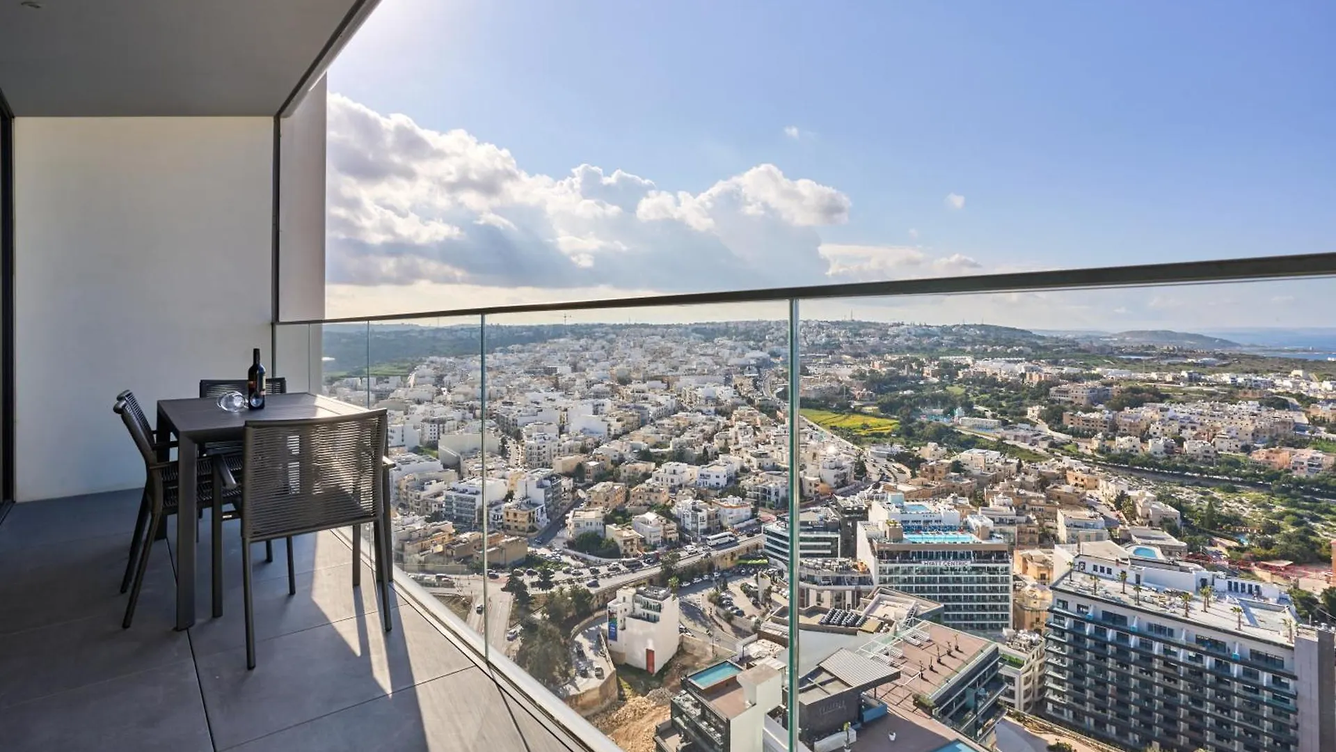 Enchanting One-Bedroom Apartment On 25Th Floor San Julián Malta