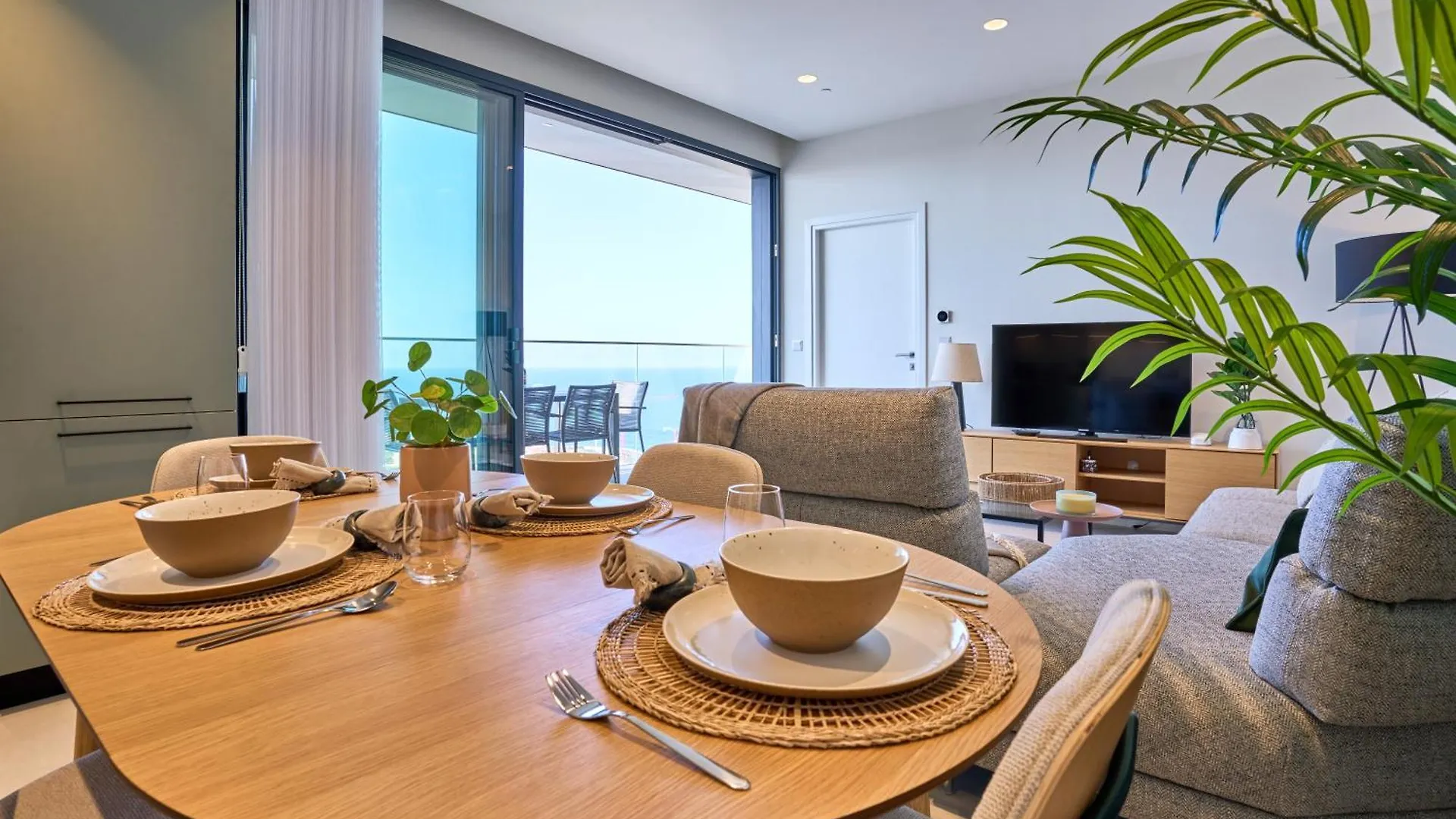 Enchanting One-Bedroom Apartment On 25Th Floor San Julián