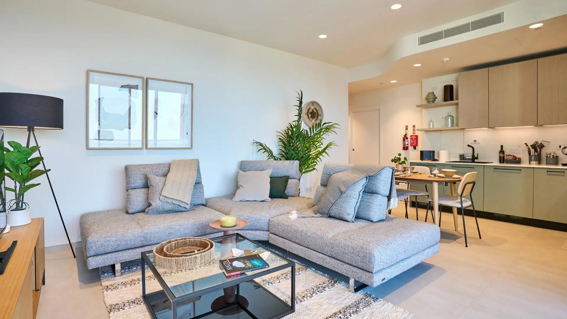 Enchanting One-Bedroom Apartment On 25Th Floor San Julián