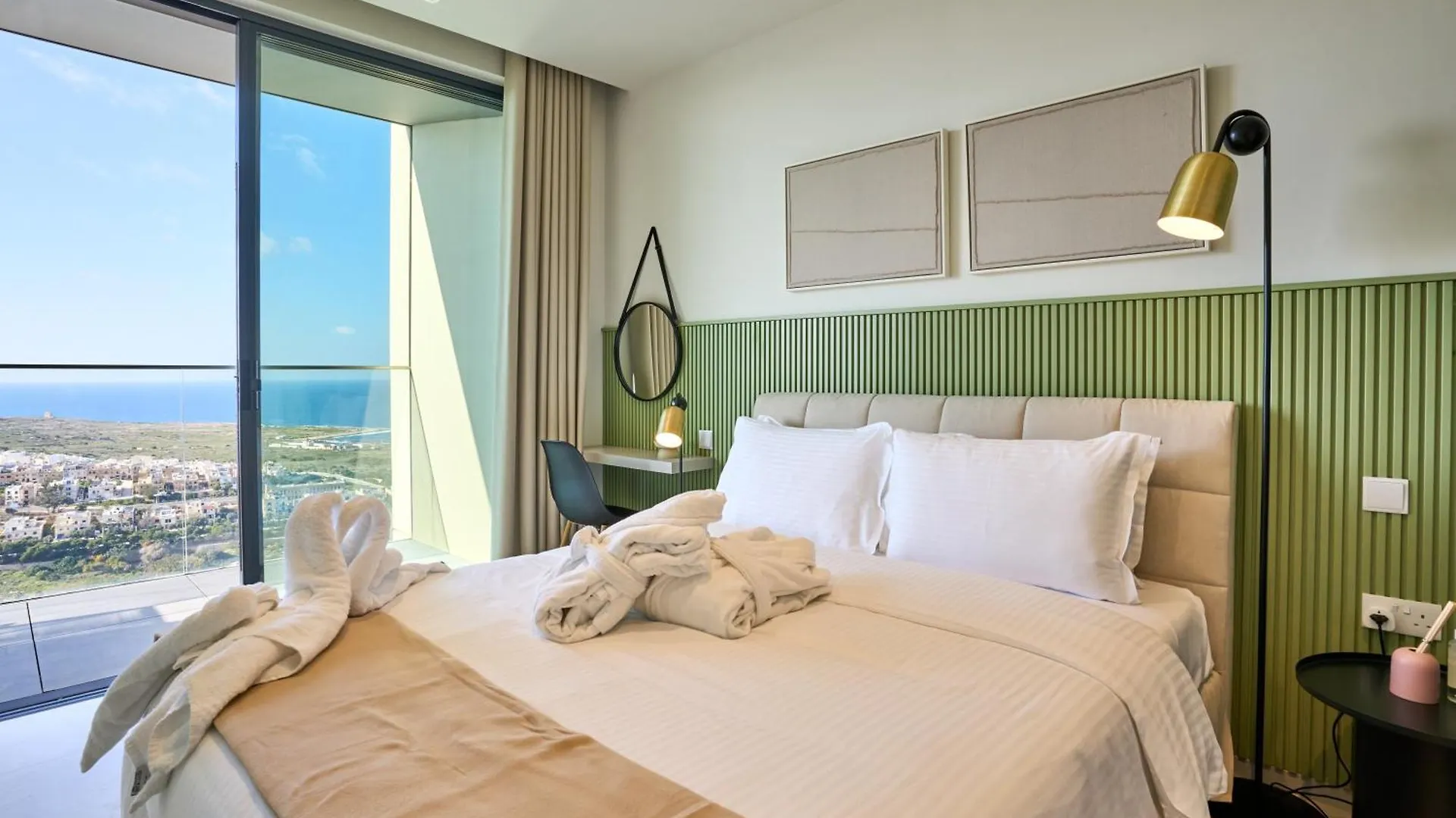 Enchanting One-Bedroom Apartment On 25Th Floor San Julián Malta