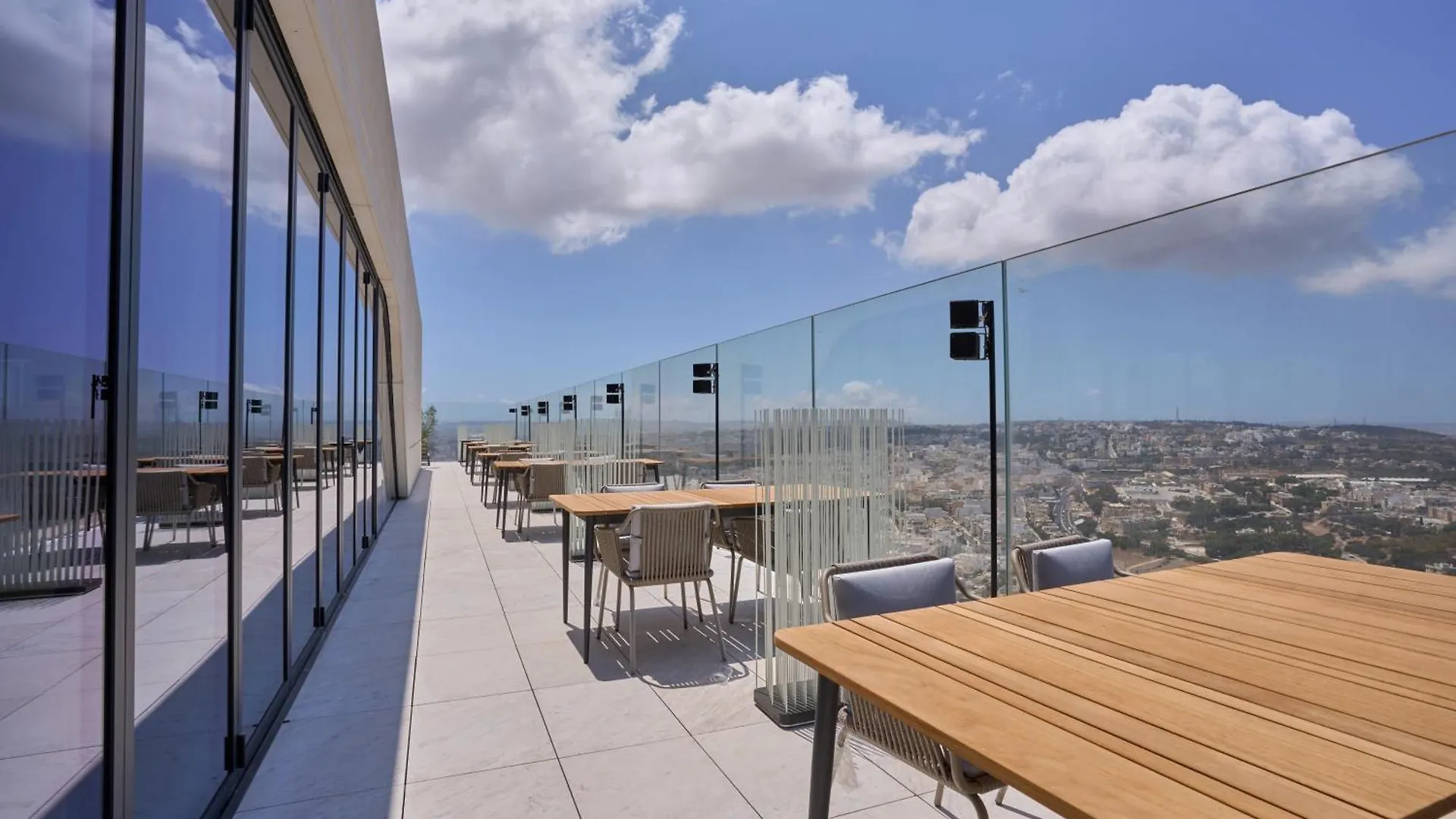 Enchanting One-Bedroom Apartment On 25Th Floor Сент Джулианс