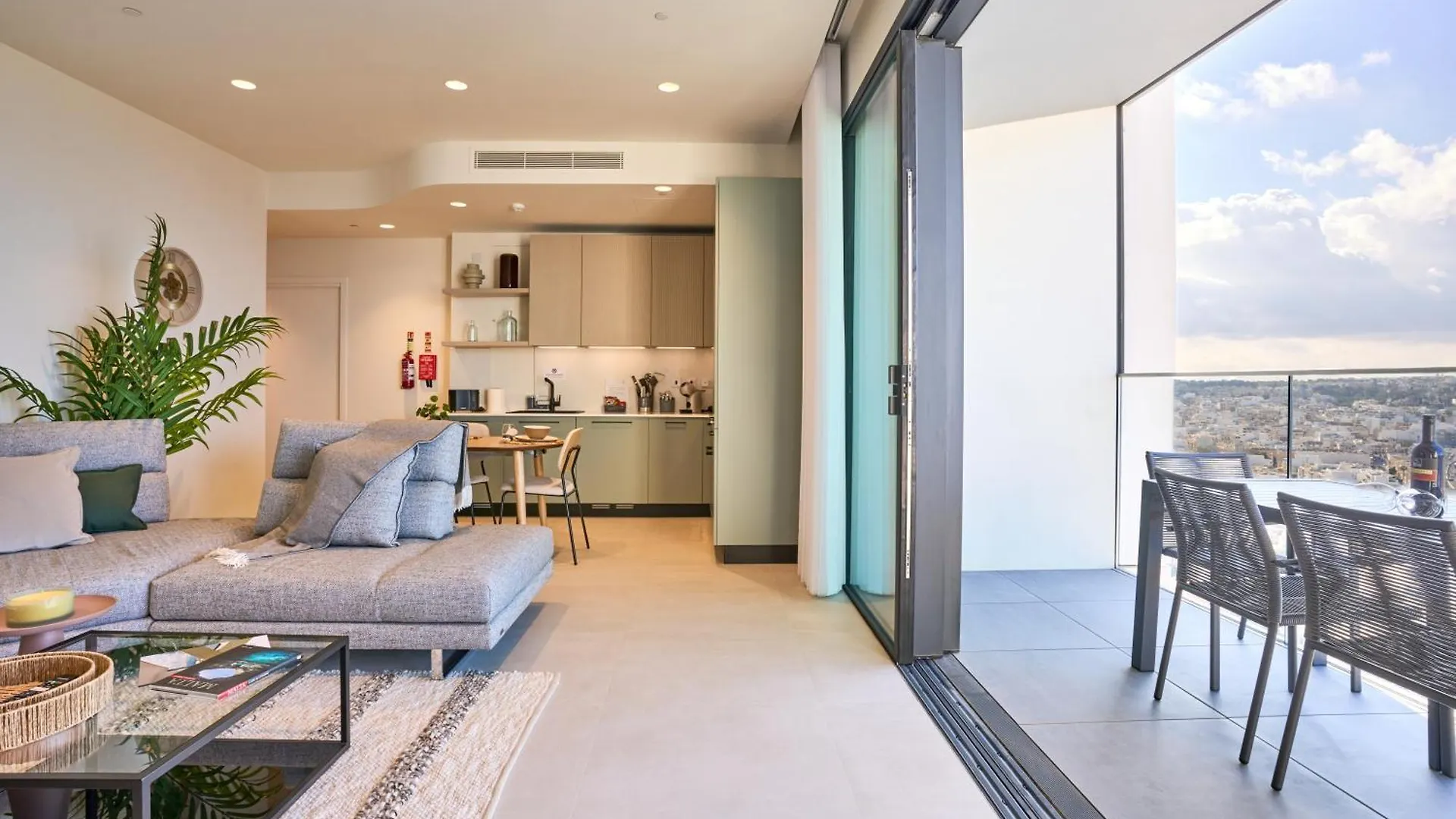 Enchanting One-Bedroom Apartment On 25Th Floor Сент Джулианс